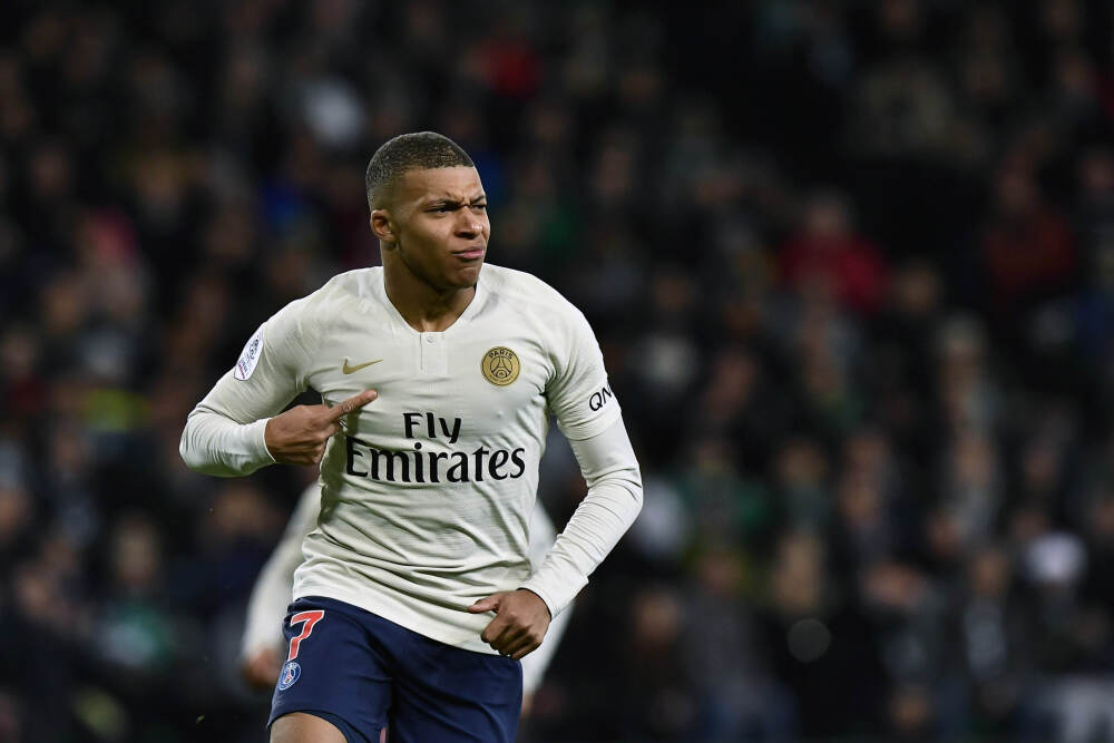   林俊杰女友被扒了！父亲涉经济案卷款13亿，本人还给赌场发广告